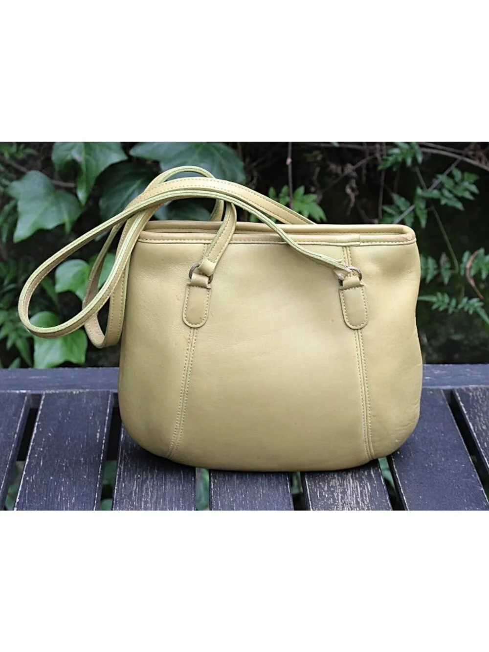 Coach Vintage - Medium Framed Pouch 9998 in Lime - USA 90s - Flaw (mold measles)